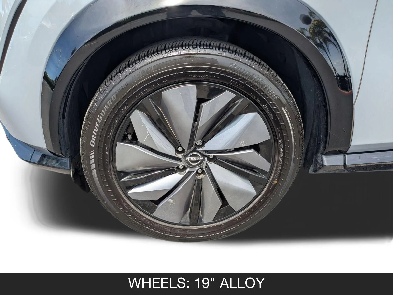 Used 2023 Boulder Gray Pearl/Black Diamond Pearl Nissan VENTURE+ image 11