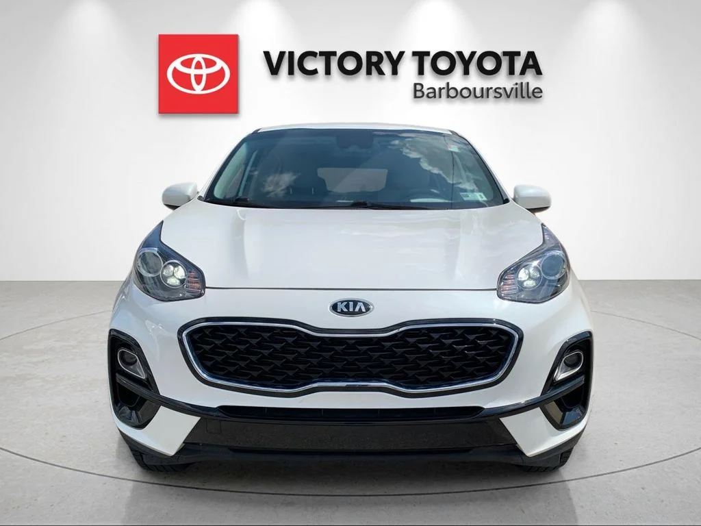Used 2022 White Kia LX image 8