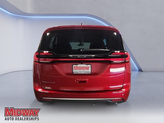 New 2027 Red Hot Pearl-Coat Exterior Paint Chrysler Select image 4