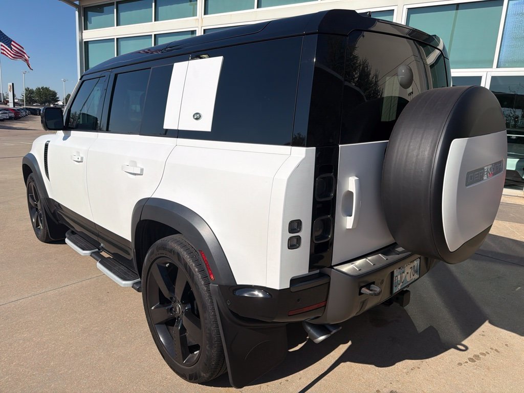 Used 2023 White Land Rover V8 image 3