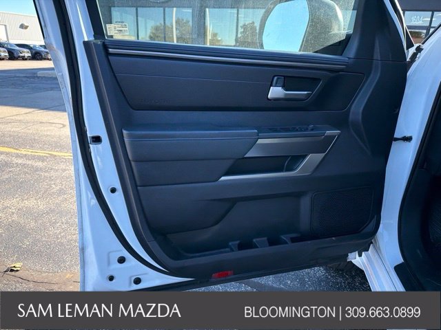 Used 2022 White Toyota SR5 image 13