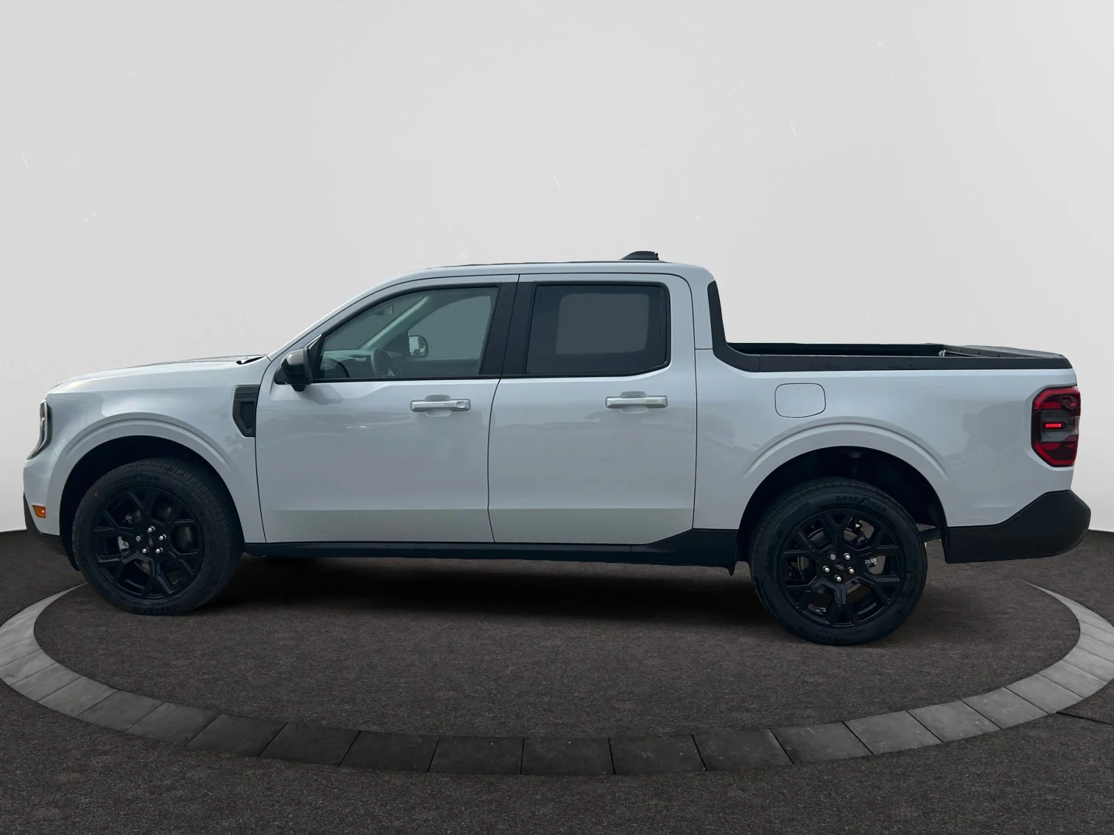New 2025 Space White Metallic Ford Lariat image 2