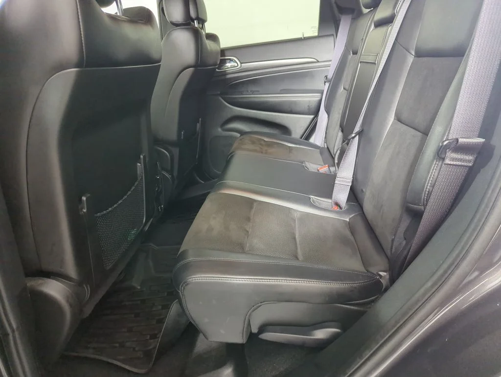 Used 2021 Crystal Metallic Jeep Laredo X image 20