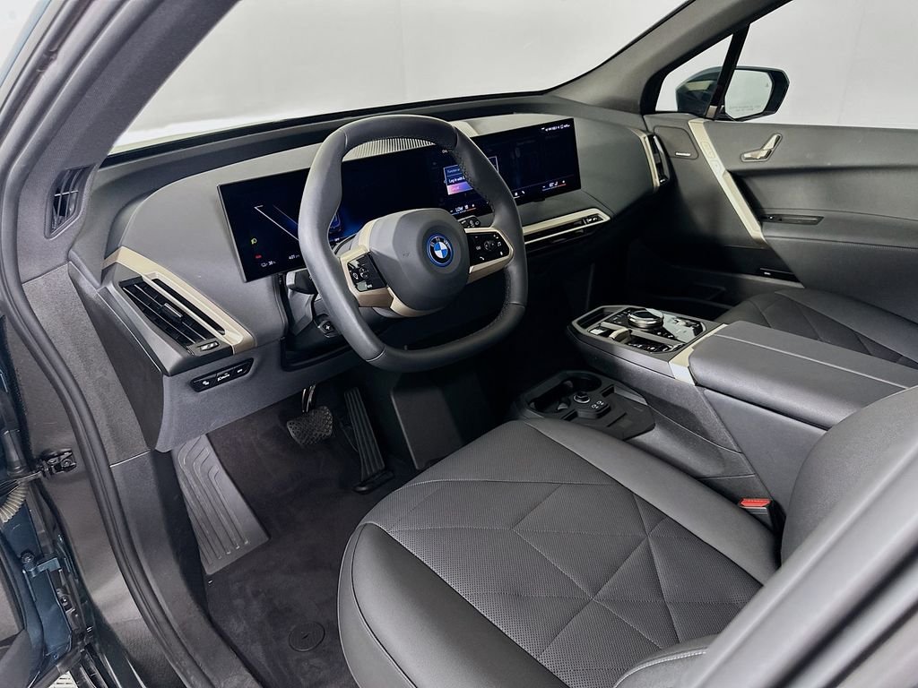 Used 2024 Blue BMW xDrive50 image 9