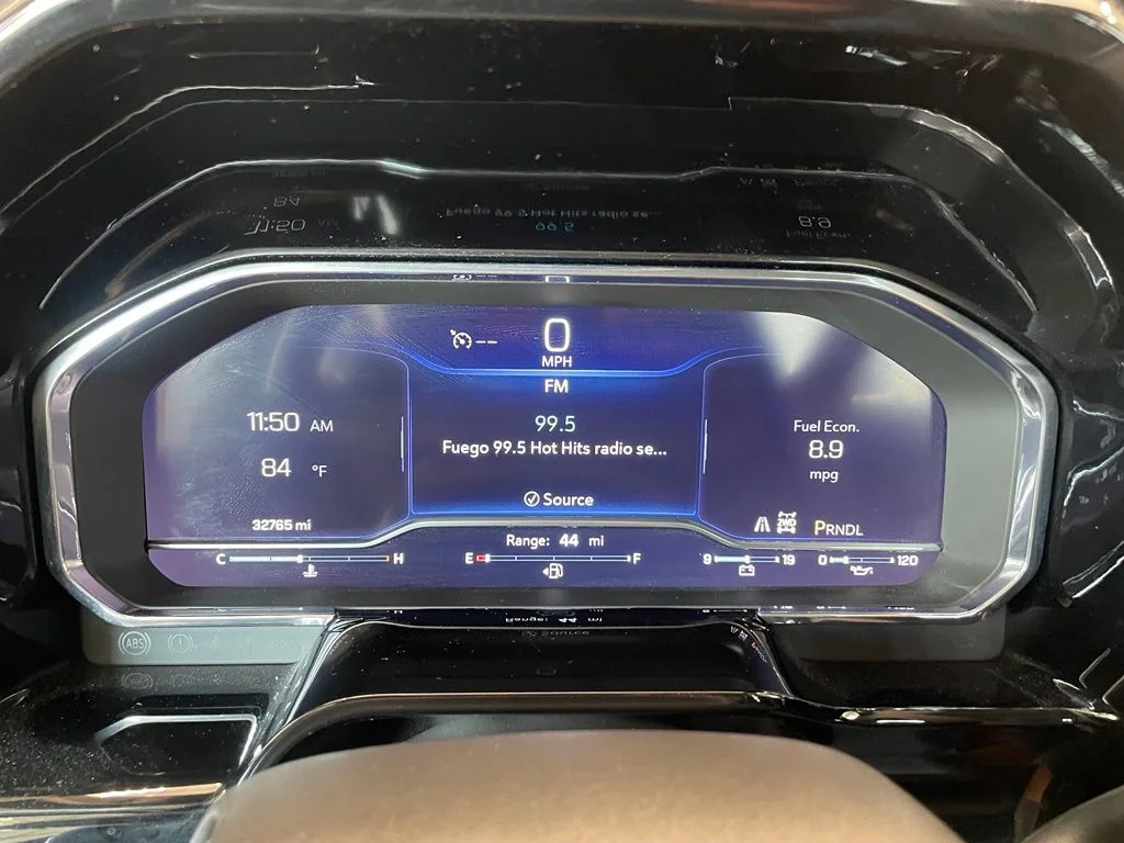 Used 2025 White Chevrolet LT image 9
