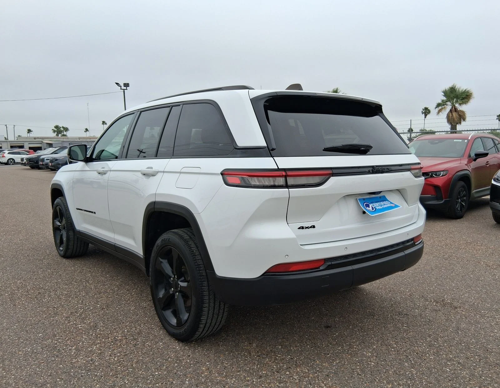 Used 2024 White Jeep Altitude image 4