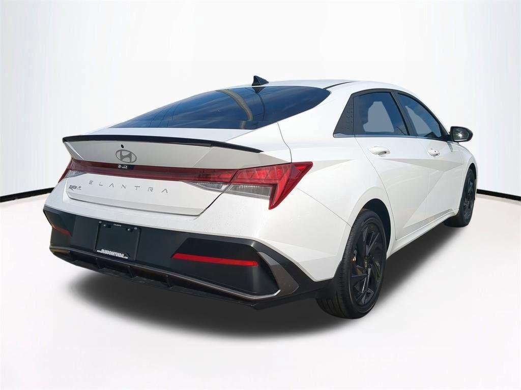 New 2026 White Hyundai SEL Sport Premium image 5