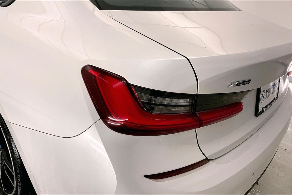 Used 2021 Mineral White Metallic BMW  image 28