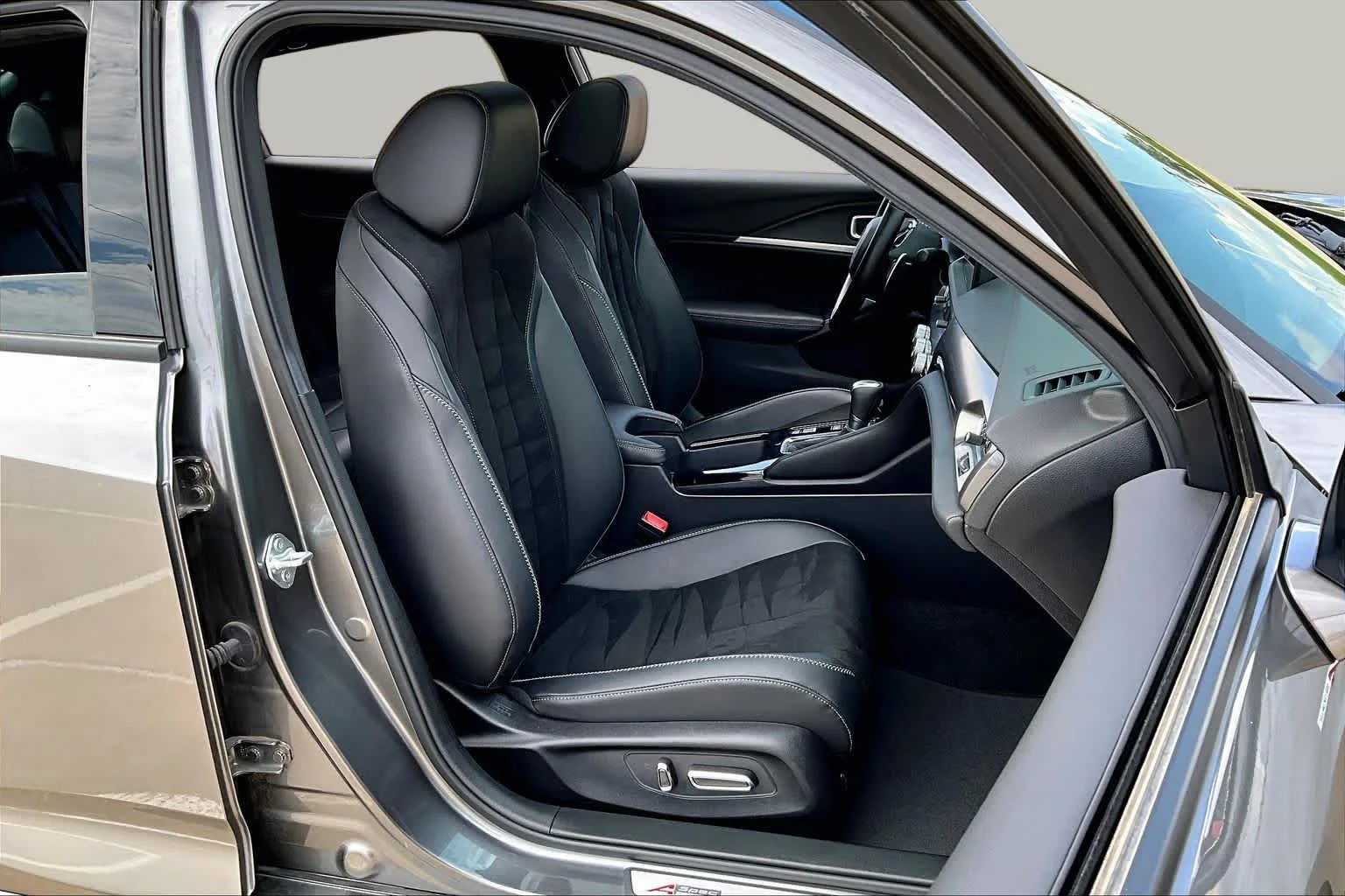 Used 2024 Liquid Carbon Metallic Acura w/A-Spec Technology Package image 9