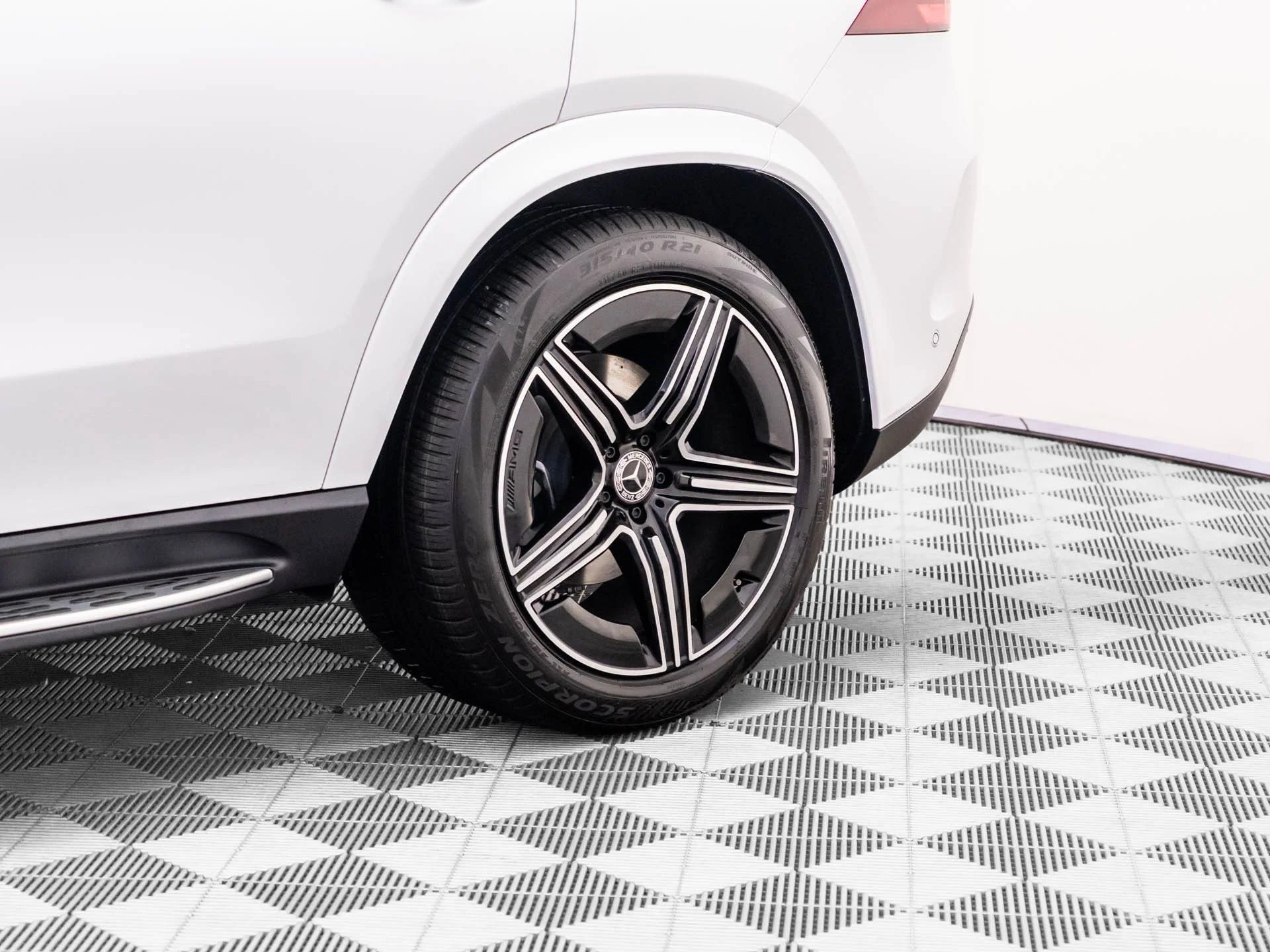 New 2026 White Mercedes-Benz GLE 580 image 36