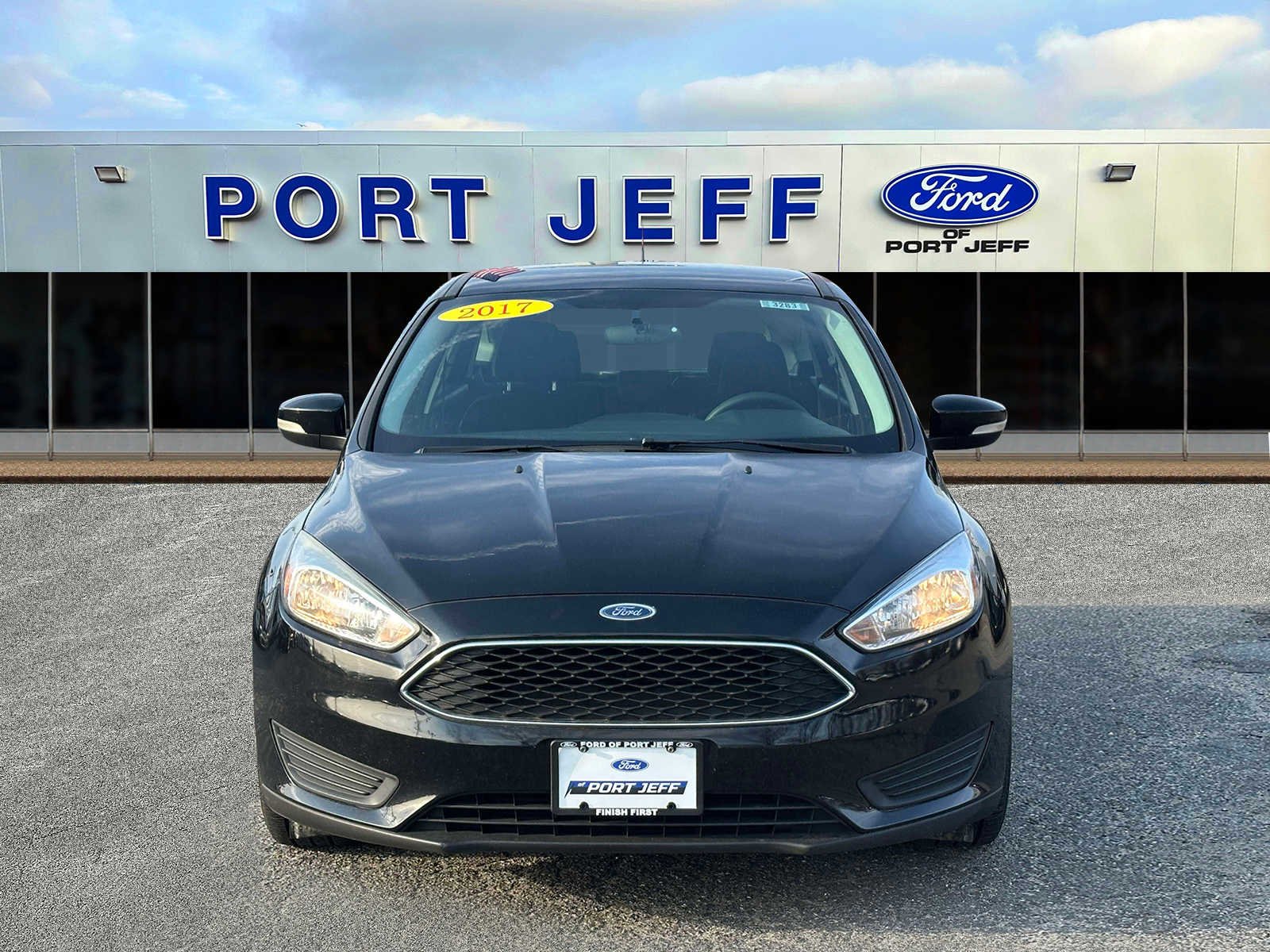 Used 2017 Ford Focus SE with VIN 1FADP3K20HL225001 for sale in Port Jefferson Station, NY