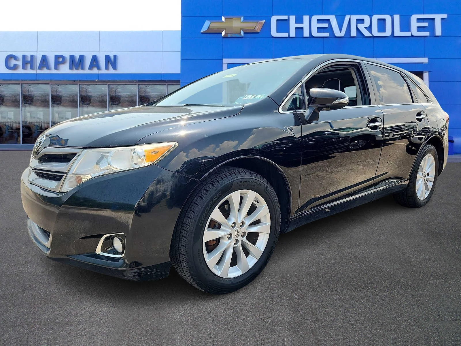 Used 2013 Black Toyota XLE image 3