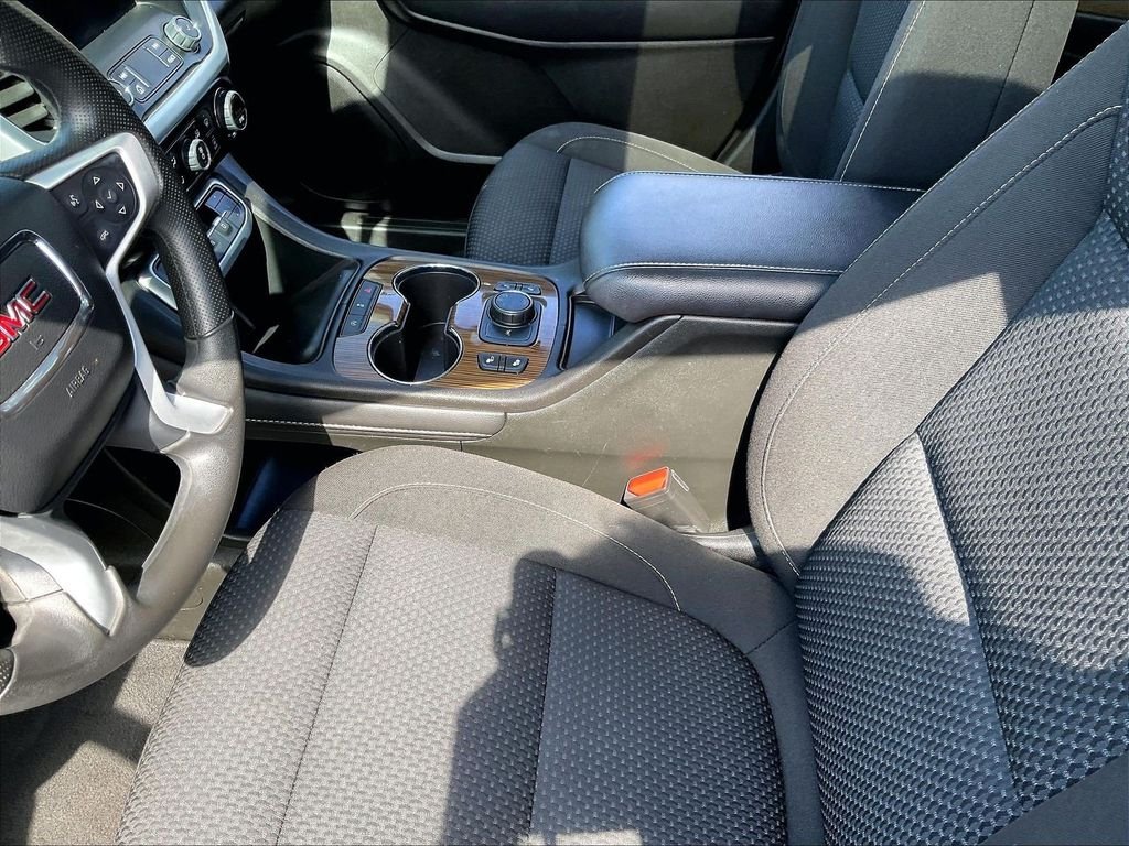 Used 2023 White GMC SLE image 21