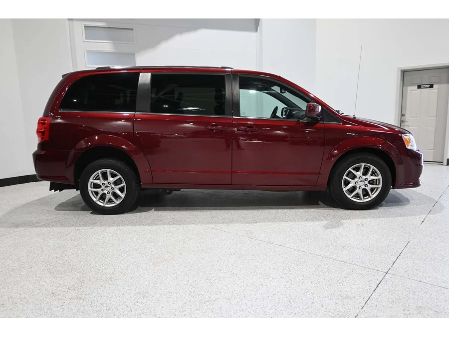 Used 2020 RED Dodge SXT Mobility Handicap Van image 5