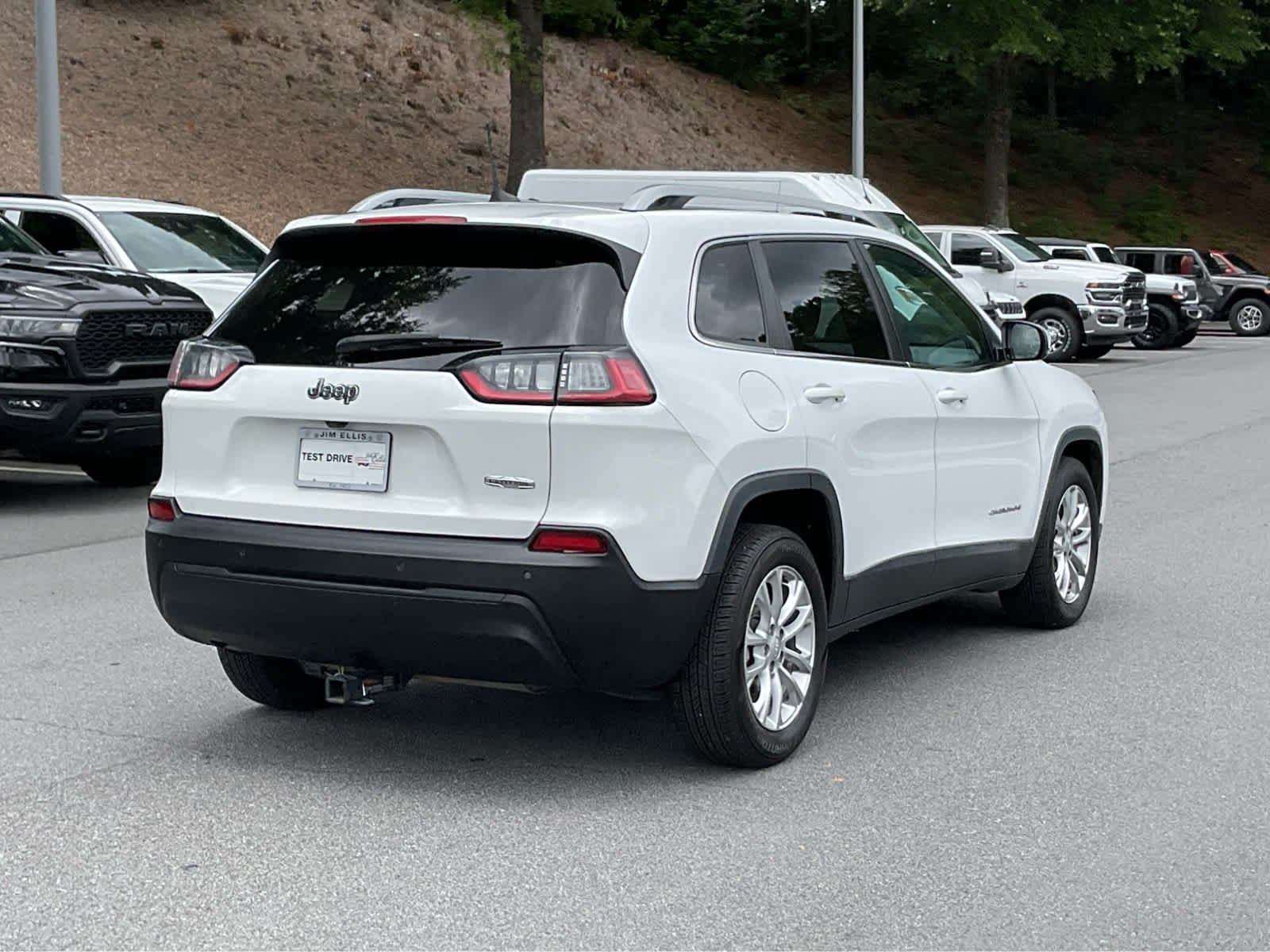 Used 2019 Bright White Clearcoat Jeep Latitude image 5
