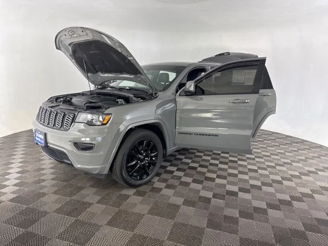 Used 2020 Gray Jeep Altitude image 11