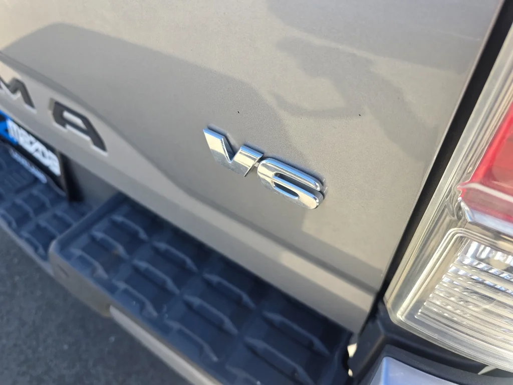 Used 2017 Silver Sky Metallic Toyota Limited image 12
