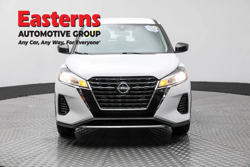 Used 2022 White Nissan S image 2