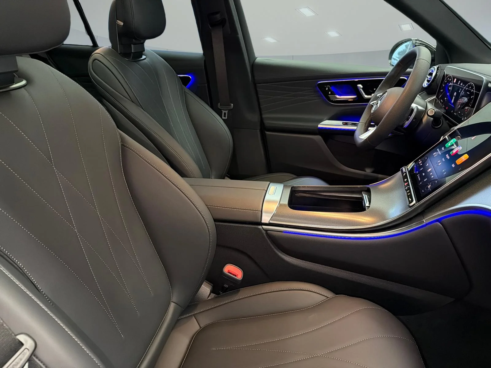 New 2026 White Mercedes-Benz 300 4matic Suv image 31