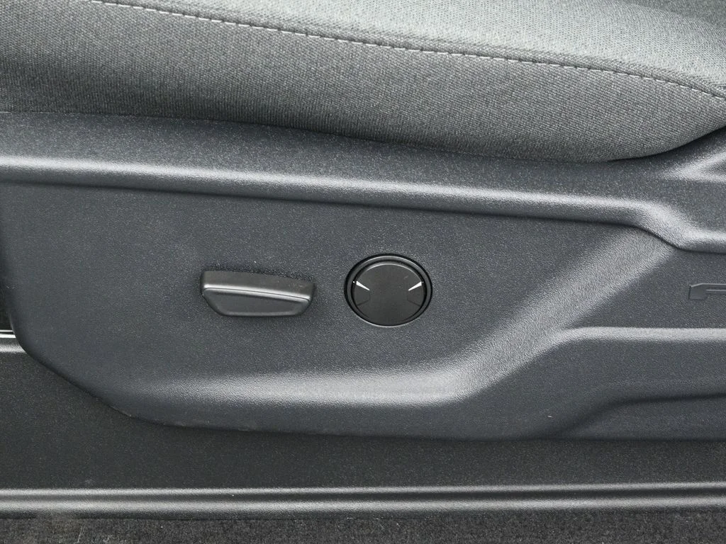New 2026 Oxford White Ford XLT image 11