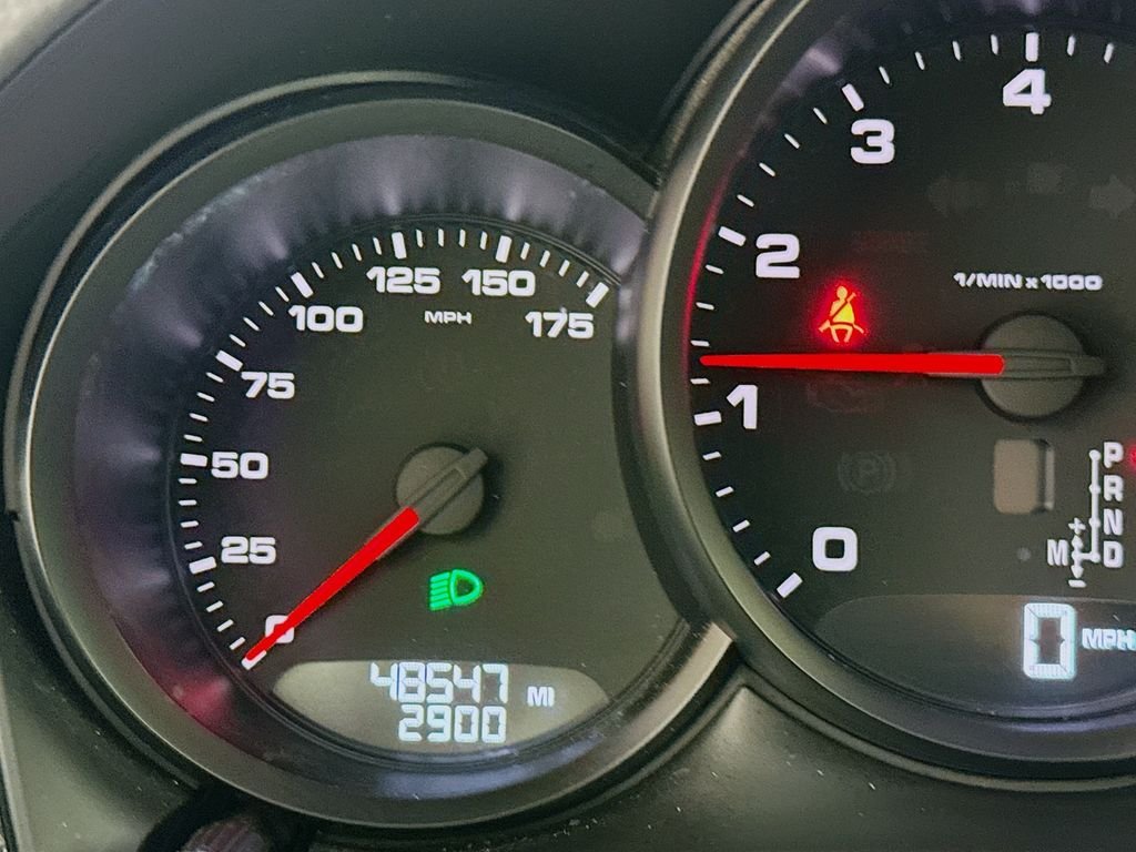 Certified Used 2018 White Porsche  image 13