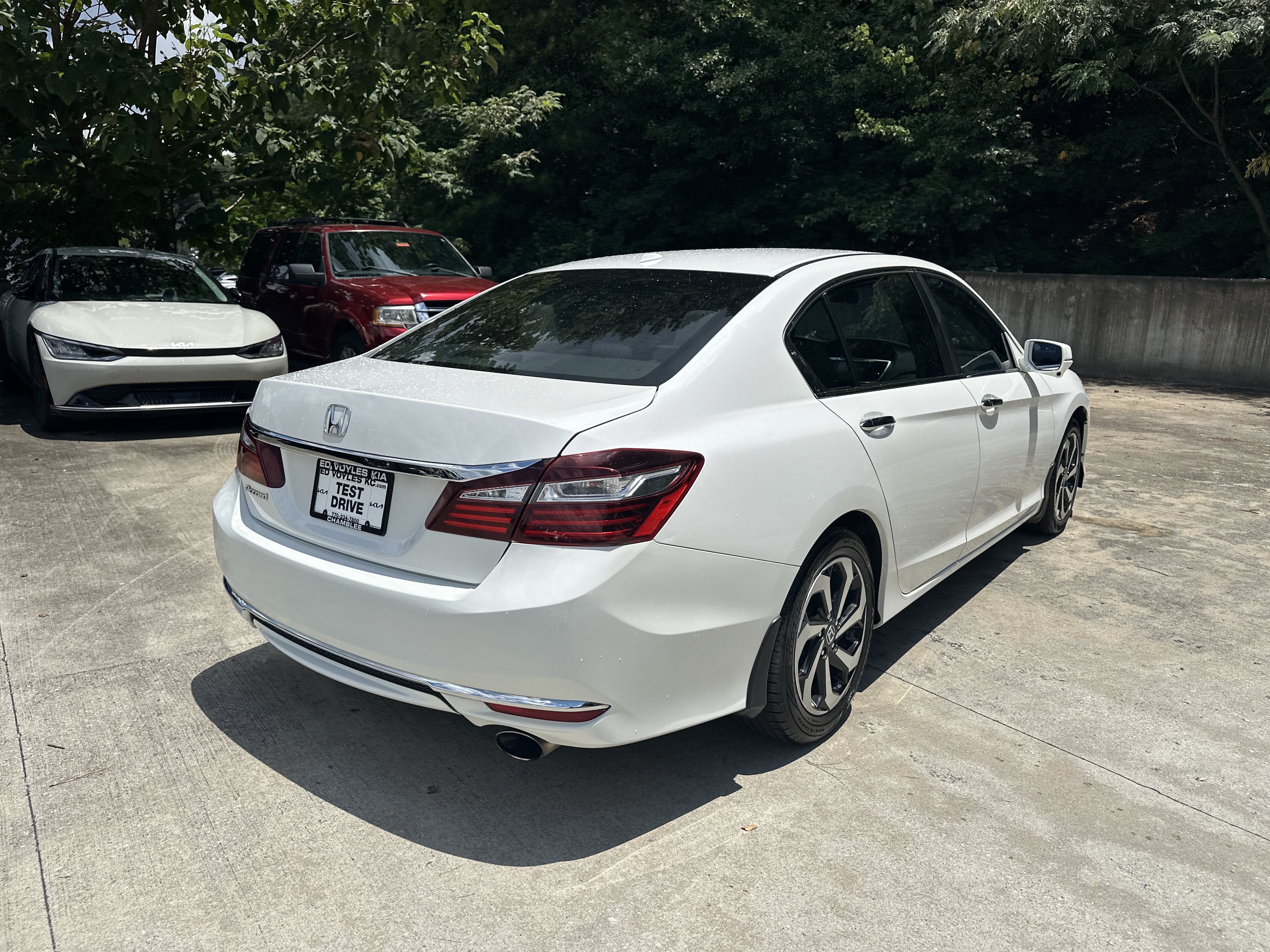 Used 2016 White Orchid Pearl Honda EX image 6
