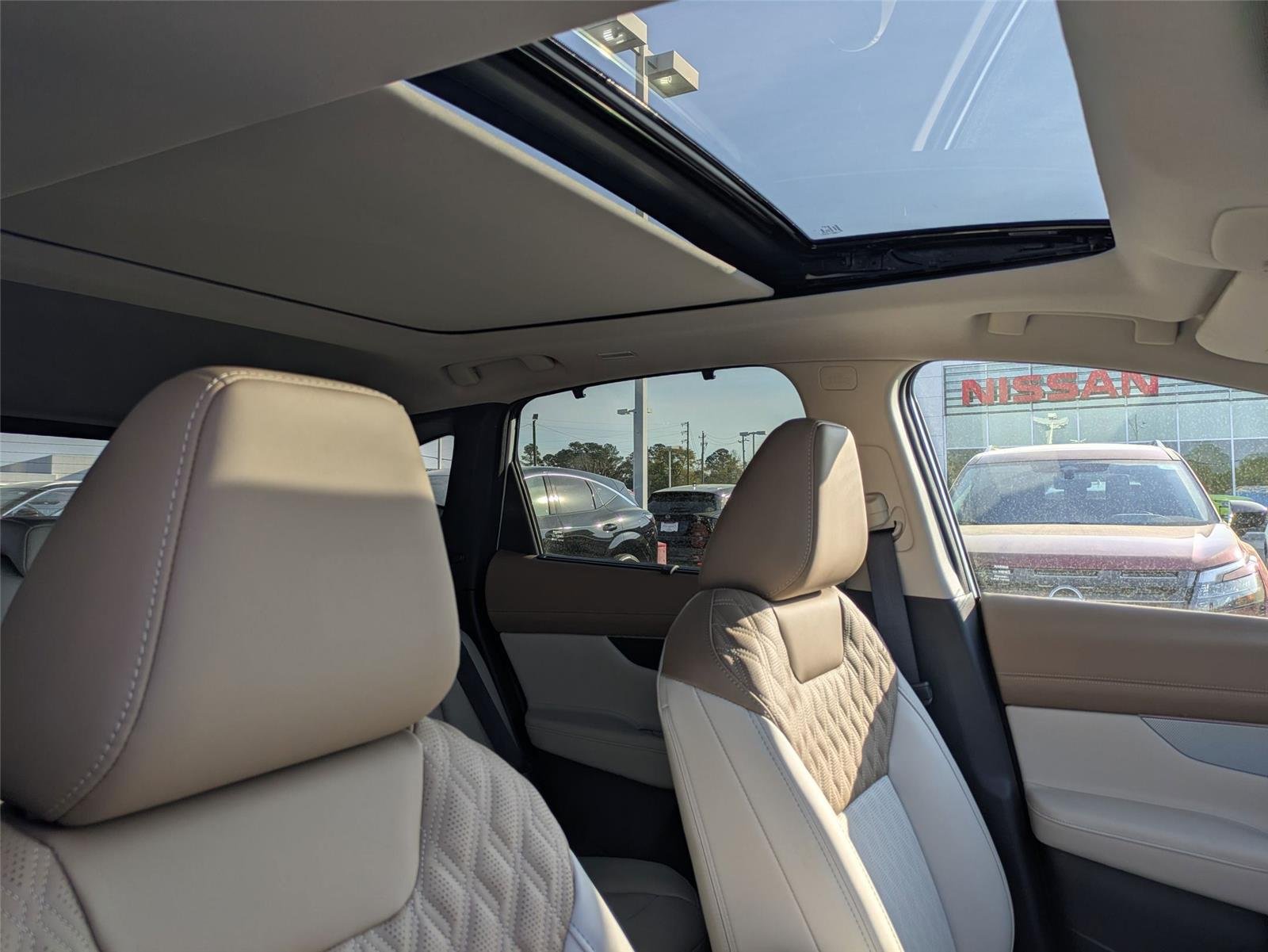 New 2026 Everest White Pearl TriCoat Nissan Platinum image 39