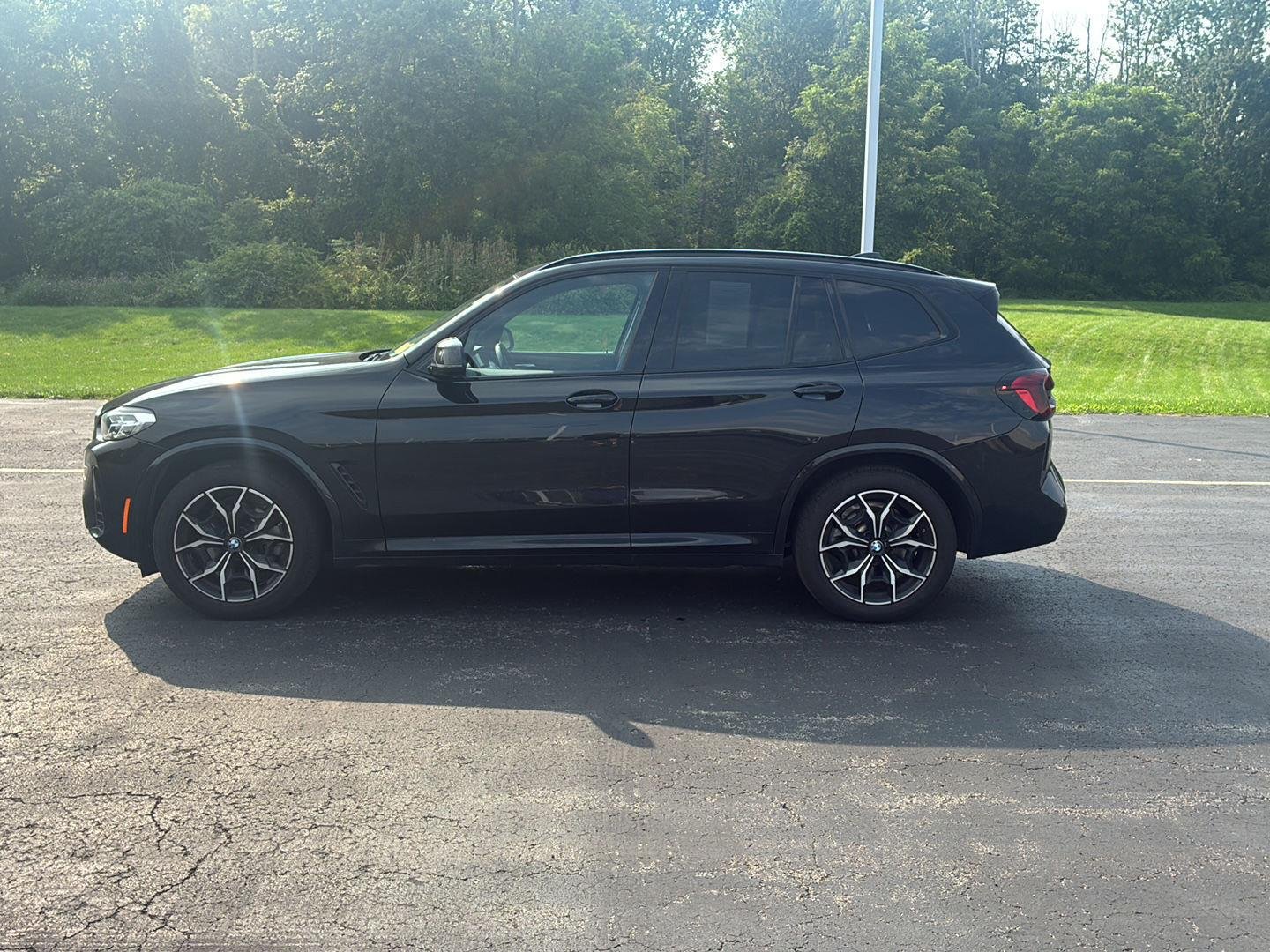 Used 2024 Black Sapphire Metallic BMW xDrive30i image 17