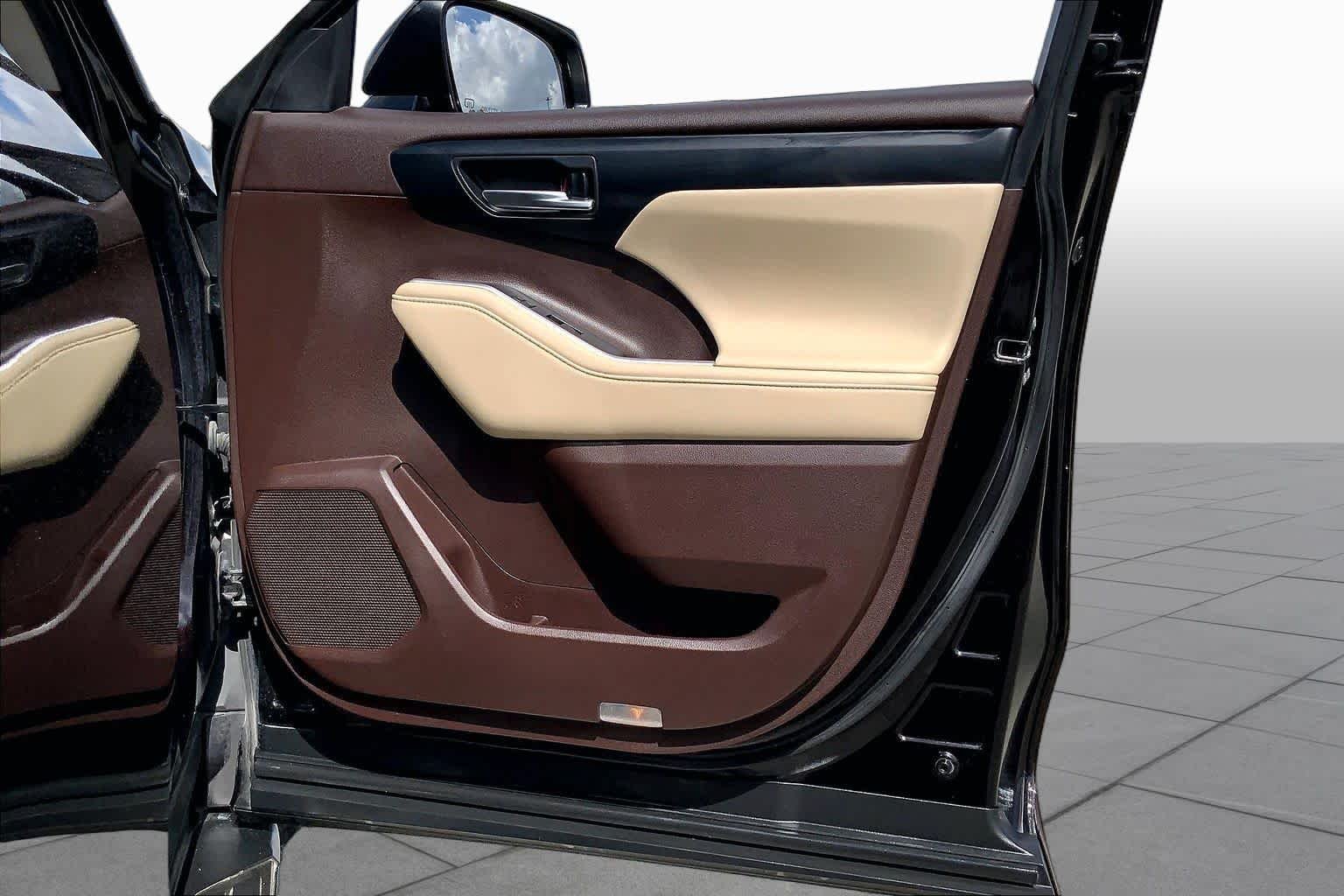 Used 2020 Opulent Amber Toyota XLE image 22
