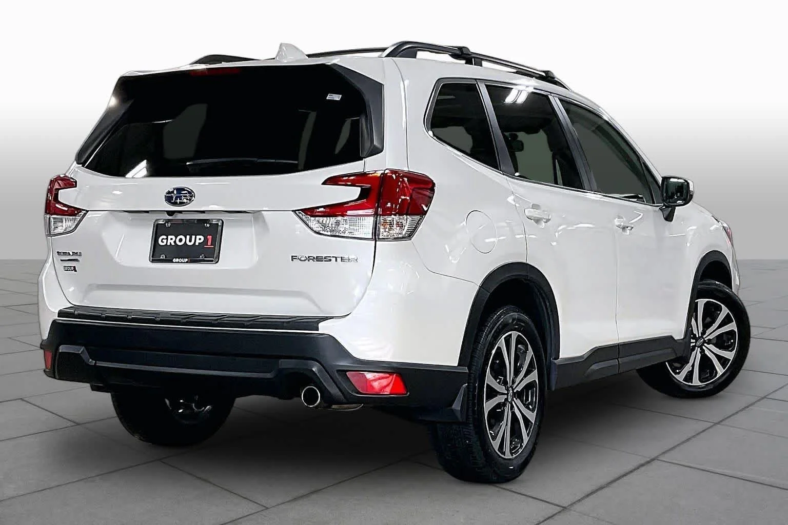Used 2019 Crystal White Pearl Subaru Limited image 25