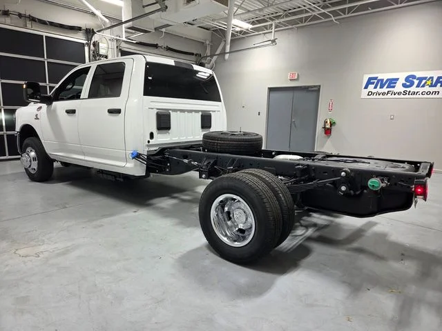 New 2026 Bright White Clear-Coat Exterior Paint RAM Tradesman image 7