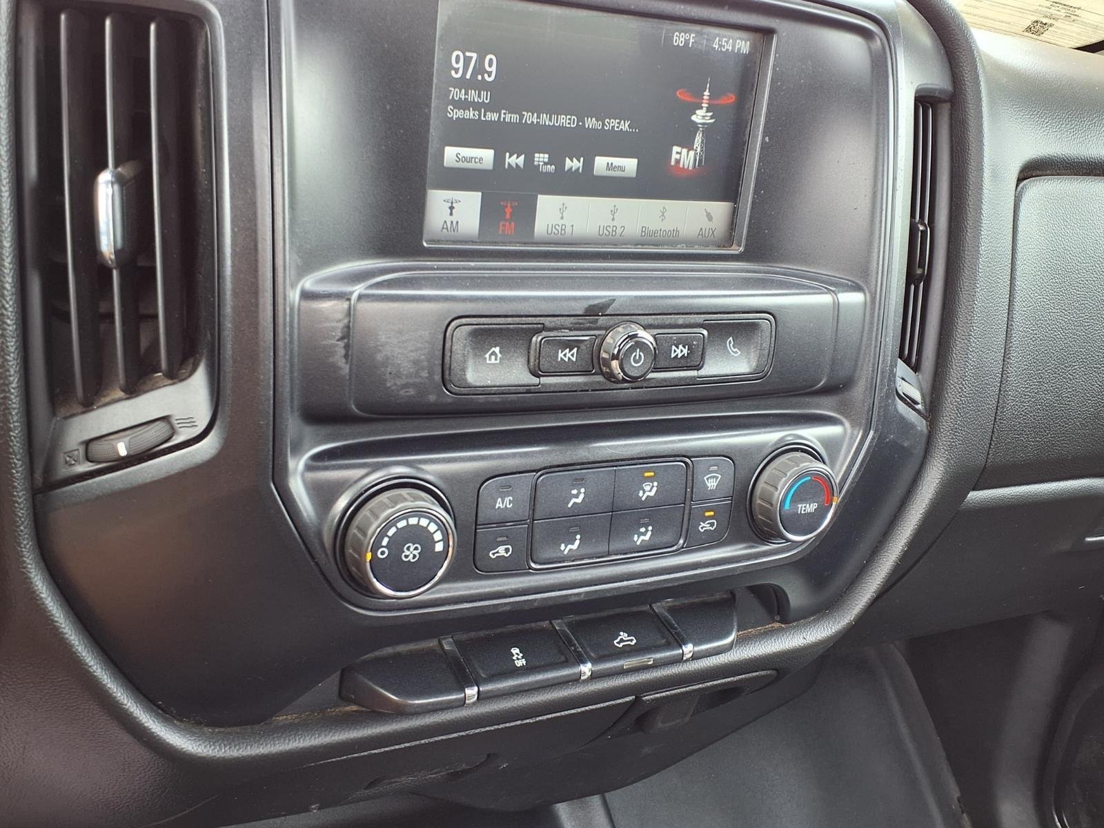 Used 2017 Summit White GMC  image 25