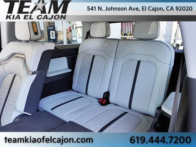 Used 2026  Rivian  image 22