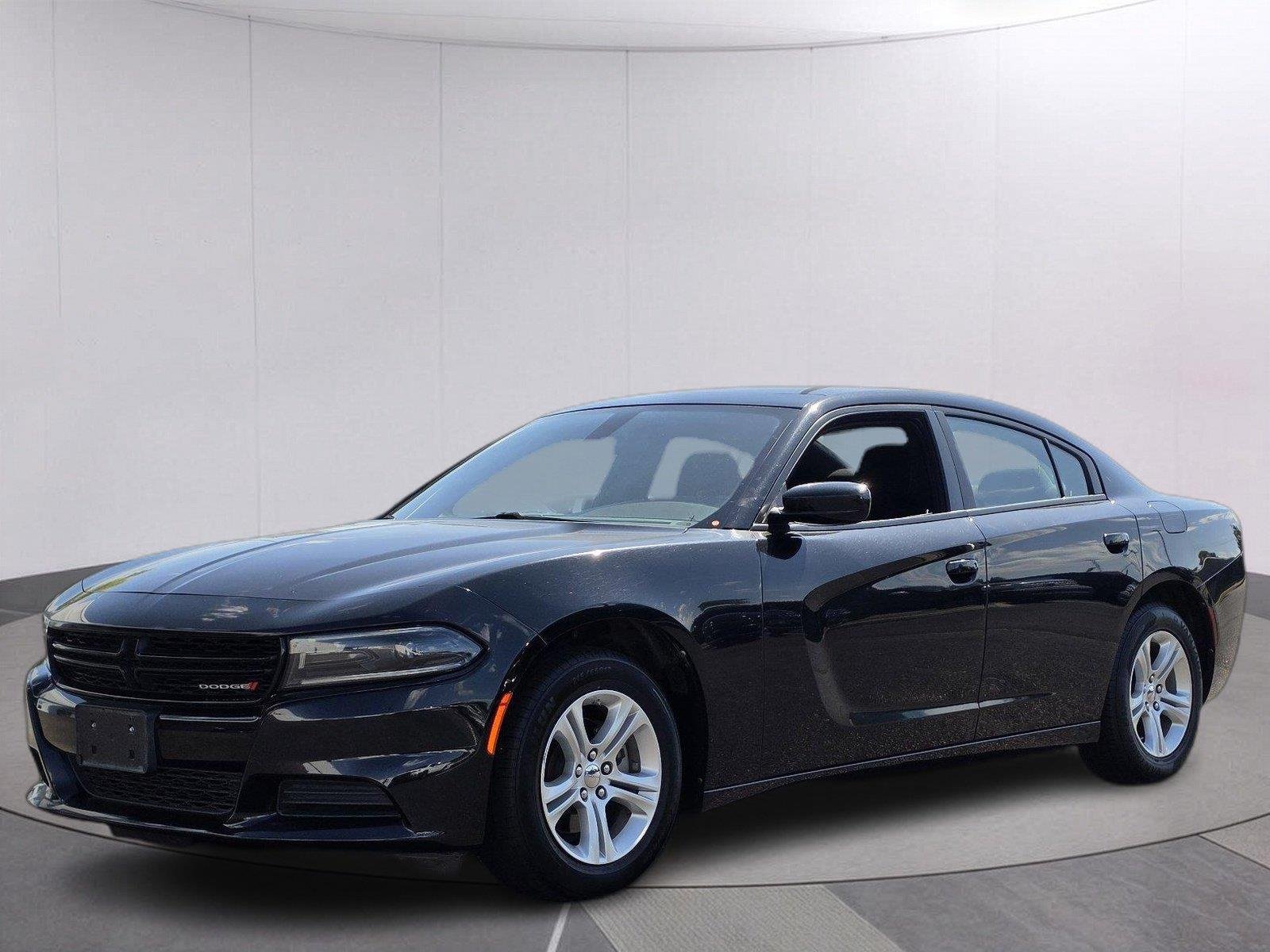 Used 2023  Dodge SXT image 1