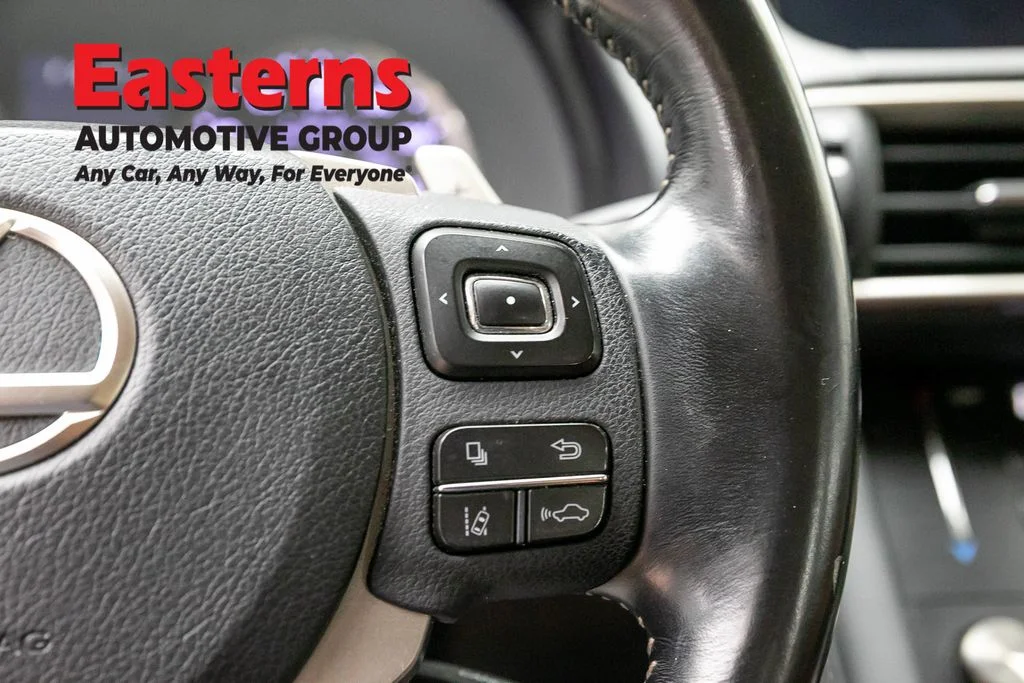 Used 2018 White Lexus 300 image 17