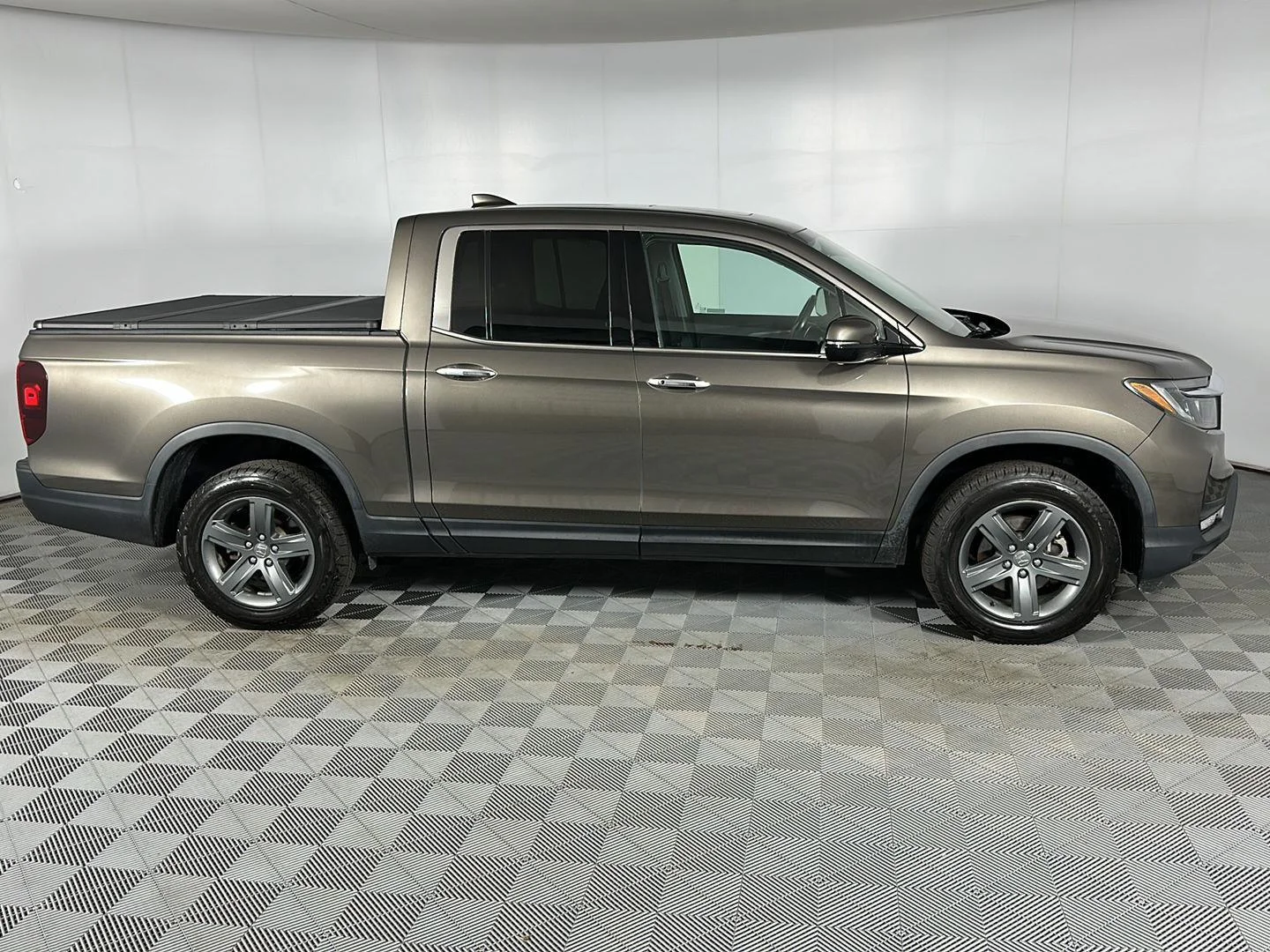 Used 2022 Pacific Pewter Metallic Honda RTL-E image 32