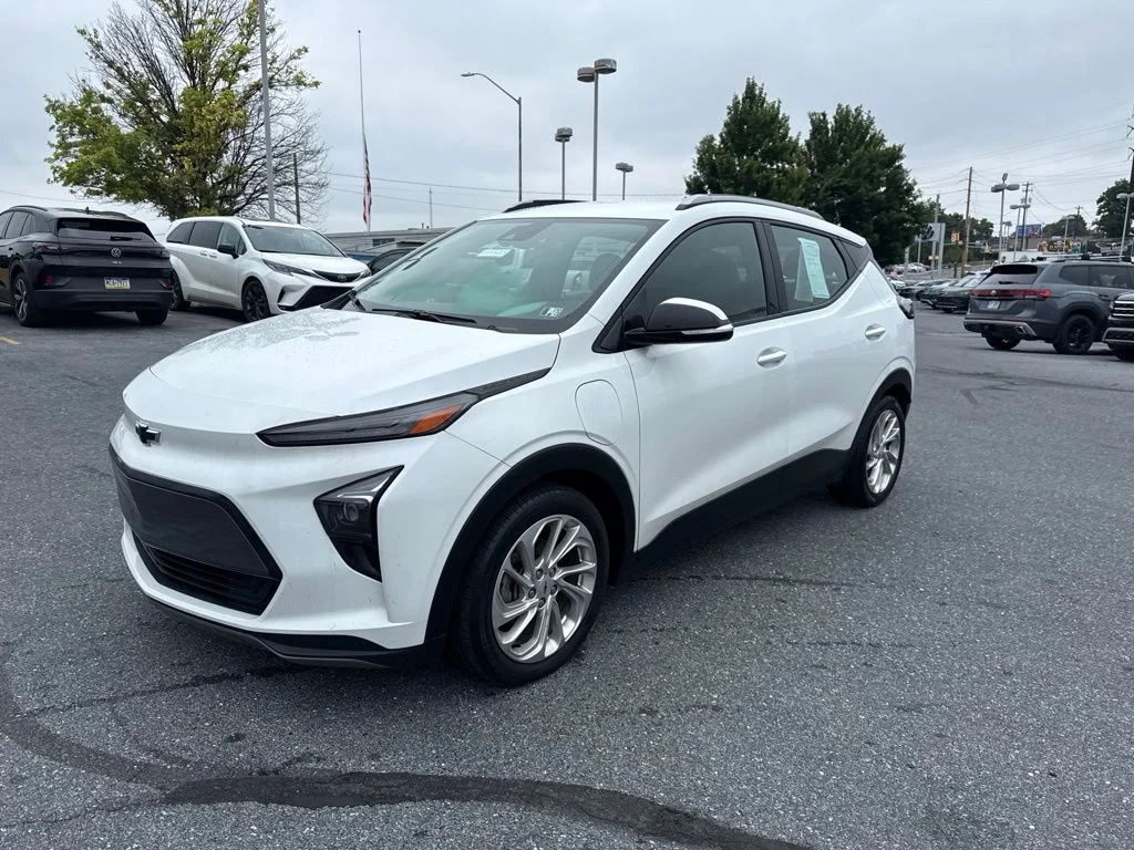Used 2022 Summit White Chevrolet LT image 10
