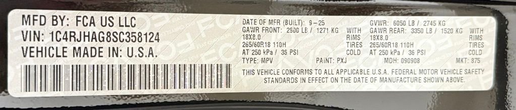 New 2025 Diamond Black Crystal Pearl-Coat Exterior Paint Jeep Altitude X image 23