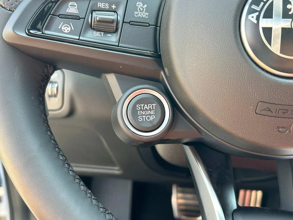 2025 Alfa Romeo Giulia Base - Photo 26