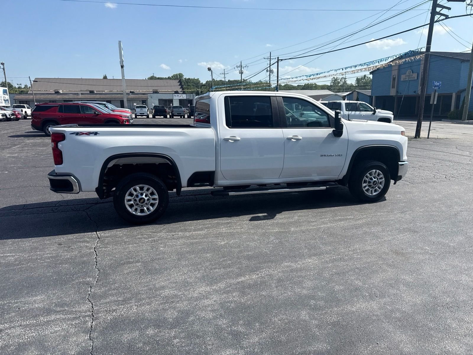 Used 2025 White Chevrolet LT image 8