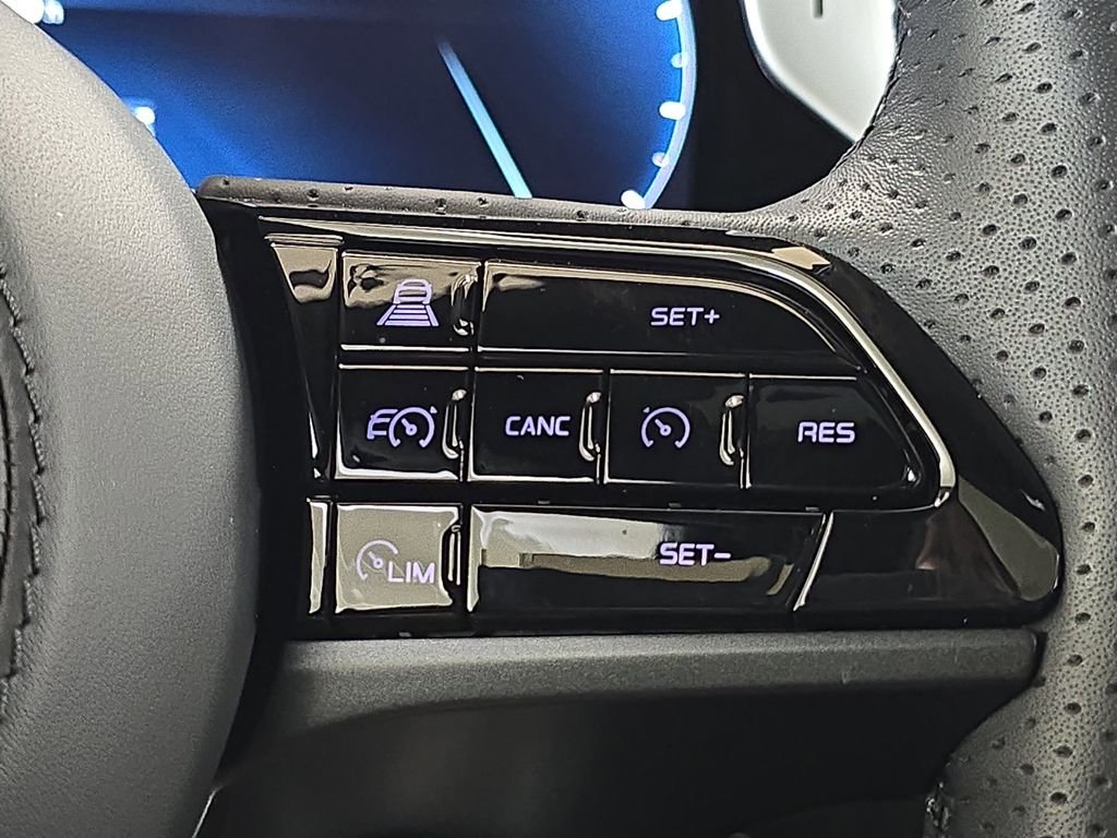 Used 2025 Bianco Maserati Modena image 21