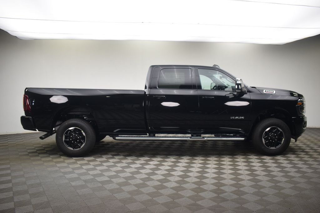 New 2026 Diamond Black Crystal Pearl-Coat Exterior Paint RAM Laramie image 4