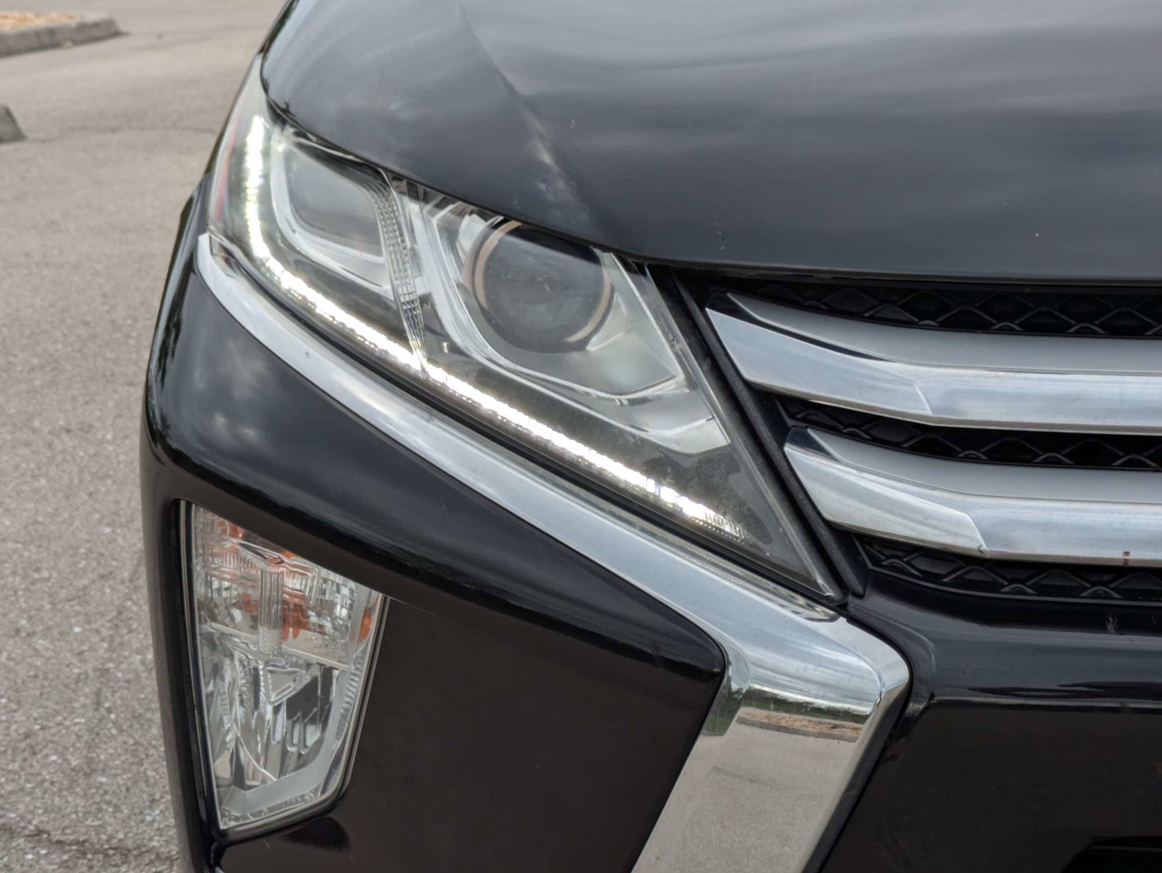 Used 2020 Tarmac Black Metallic Mitsubishi SE image 10