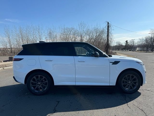 Certified Used 2023 White Land Rover SE Dynamic image 6