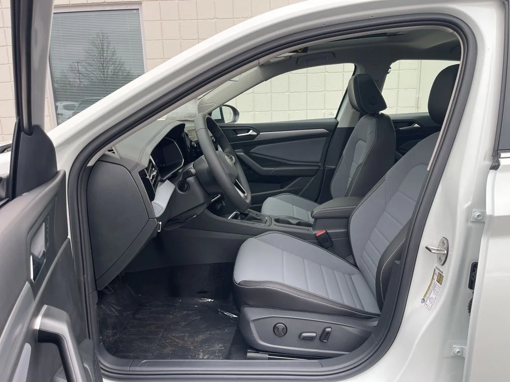 New 2026 Opal White Pearl Volkswagen 1.5T SE image 17