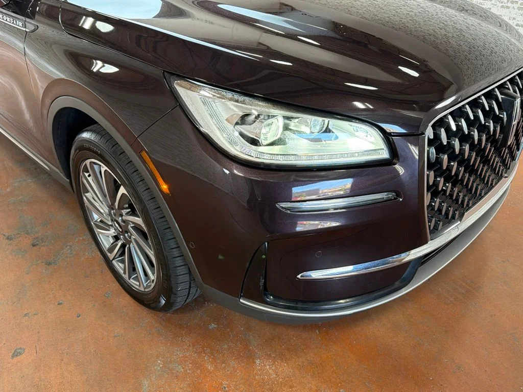 Used 2023 Crystal Red Metallic Lincoln Reserve image 9