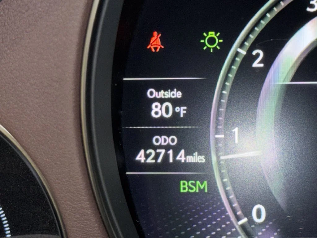 Used 2019 White Lexus 500 Base image 25