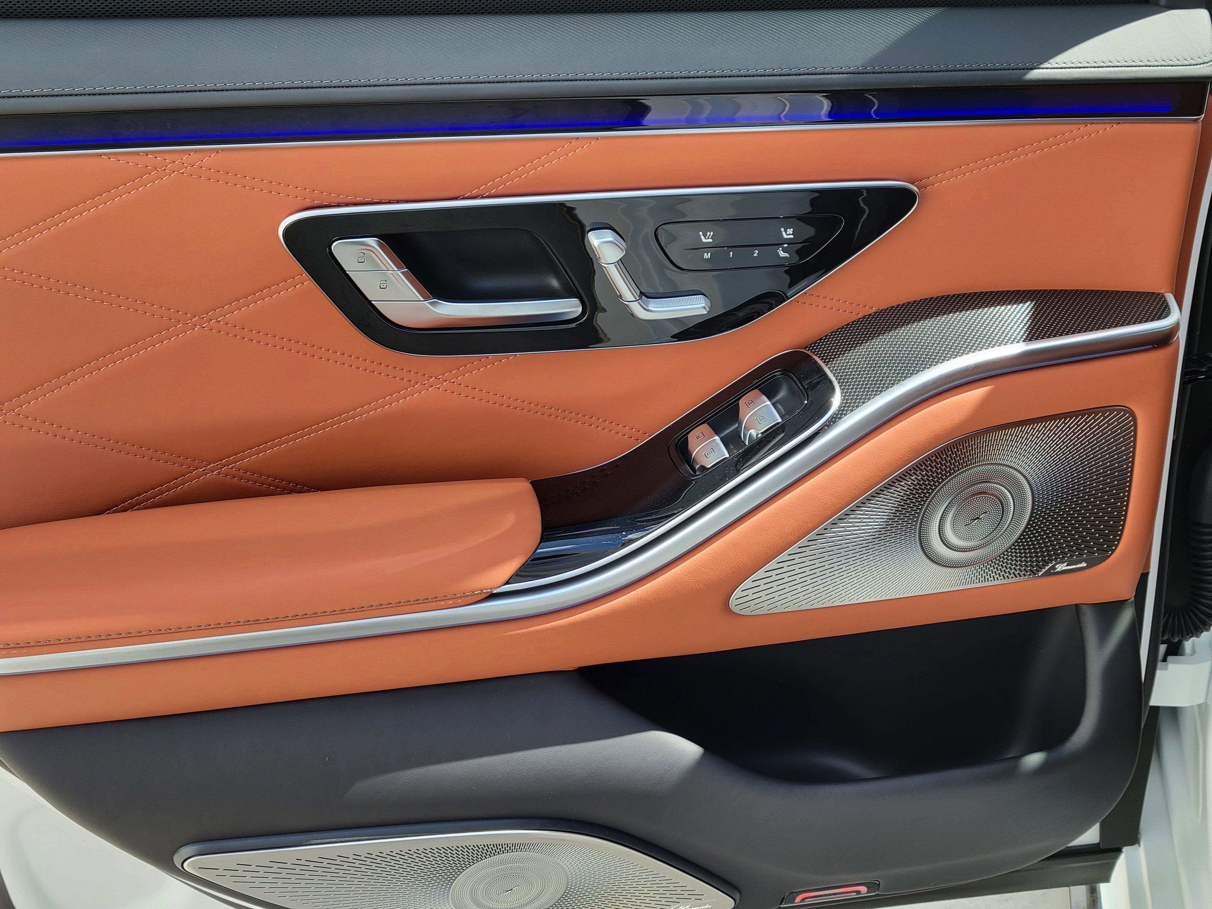 New 2026 MANUFAKTUR Moonlight White Magno Mercedes-Benz AMG® S 63 E 4MATIC® Sedan image 40