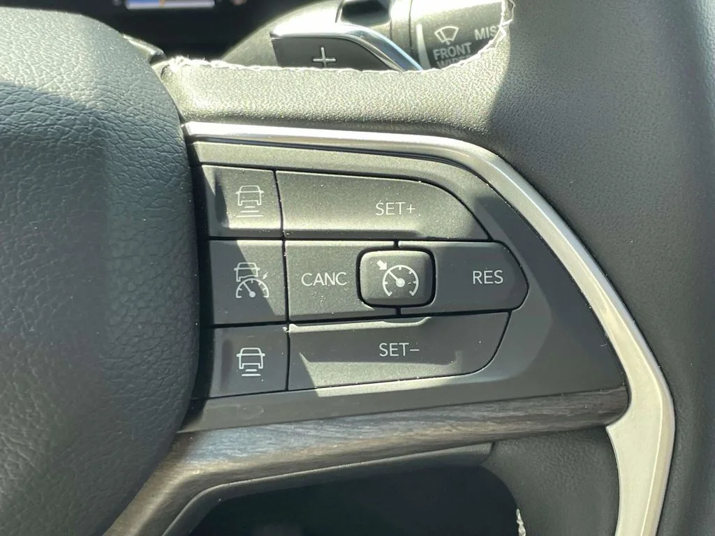 Used 2023 White Jeep Limited image 29