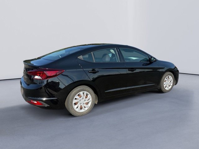 Used 2019 Black Hyundai SE image 2